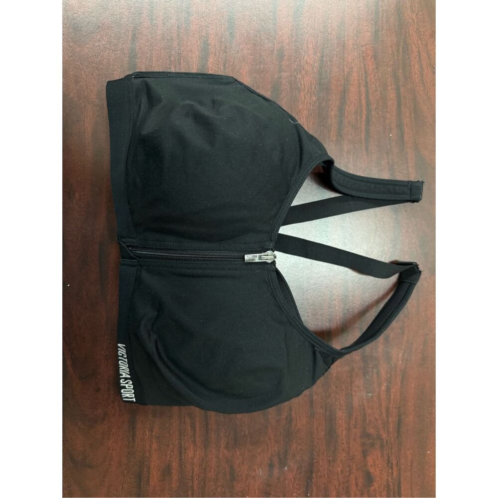Front-Zip Black Sports Bra